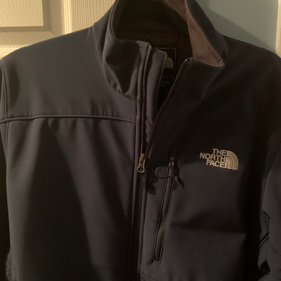 North Face Jacket. Never worn M. Beautiful fit and style 🎿 like new & stylish. - Picture 6 of 6